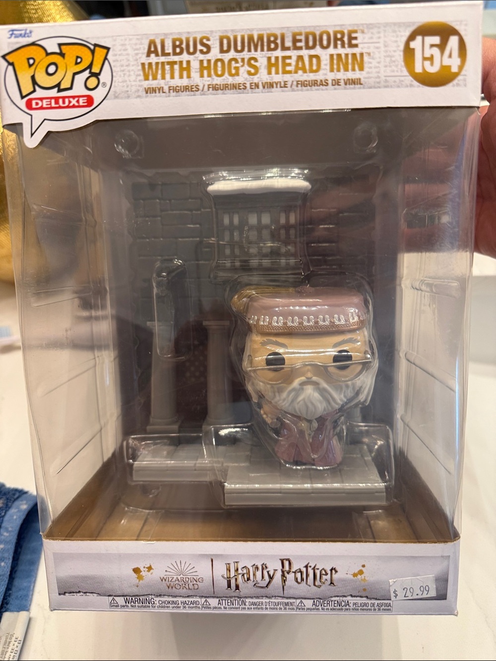 Funko Pop Deluxe
ALBUS DUMBLEDORE with HOG’S  HEAD INN 
Number 154